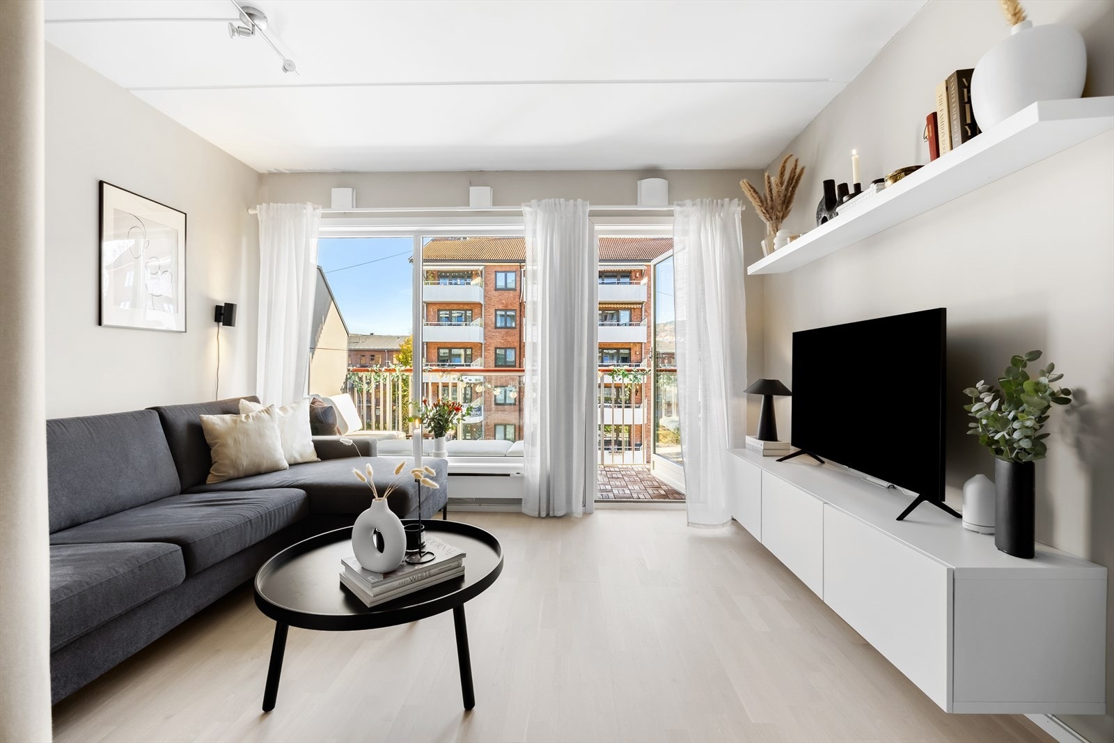 Leiligheten har god beliggenhet i 3. etasje med heisadkomst Galleribilde