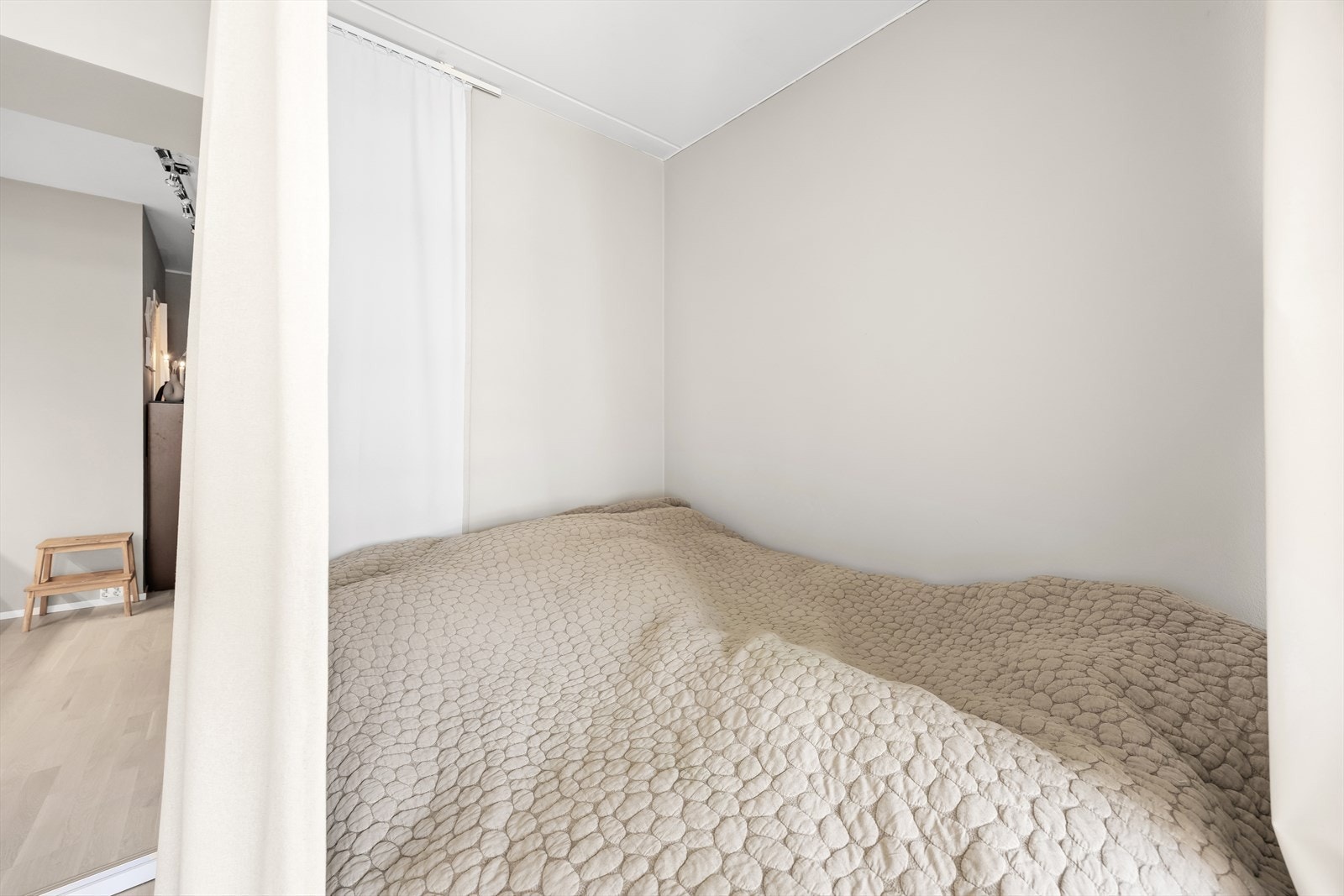 Sengen på bildet er 150 x 200 cm Galleribilde