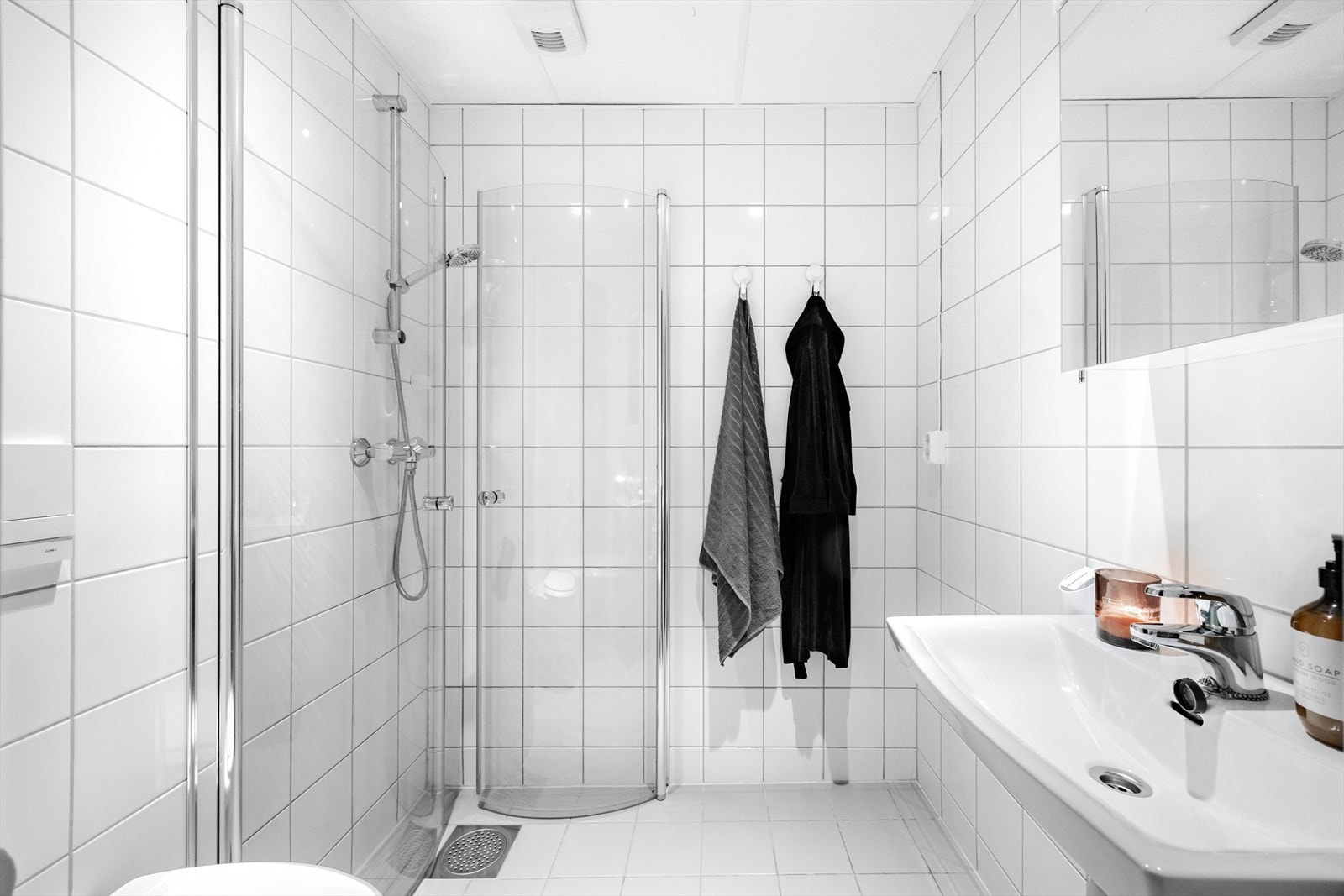 Flislagt baderom som ble rehabilitert i regi av aksjelaget i 2012 Galleribilde