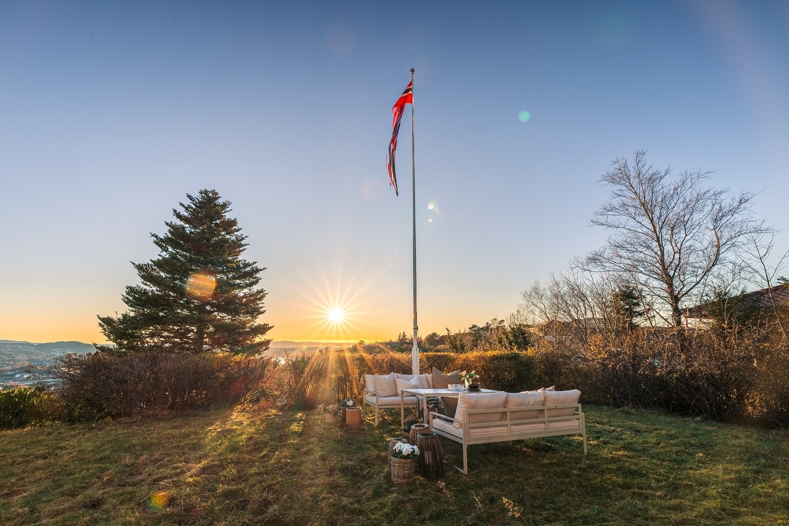 Fantastisk beliggenhet i trygge og barnevennlige omgivelser, legger til rette for at barn og unge kan få en flott oppvekst. Galleribilde