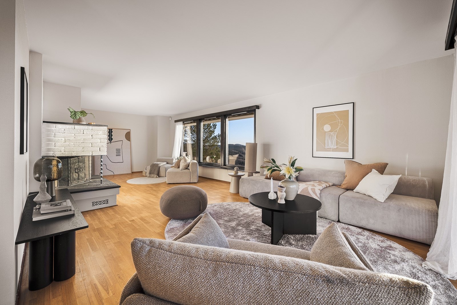 Plass til sofagruppe og spisebord om ønskelig Galleribilde