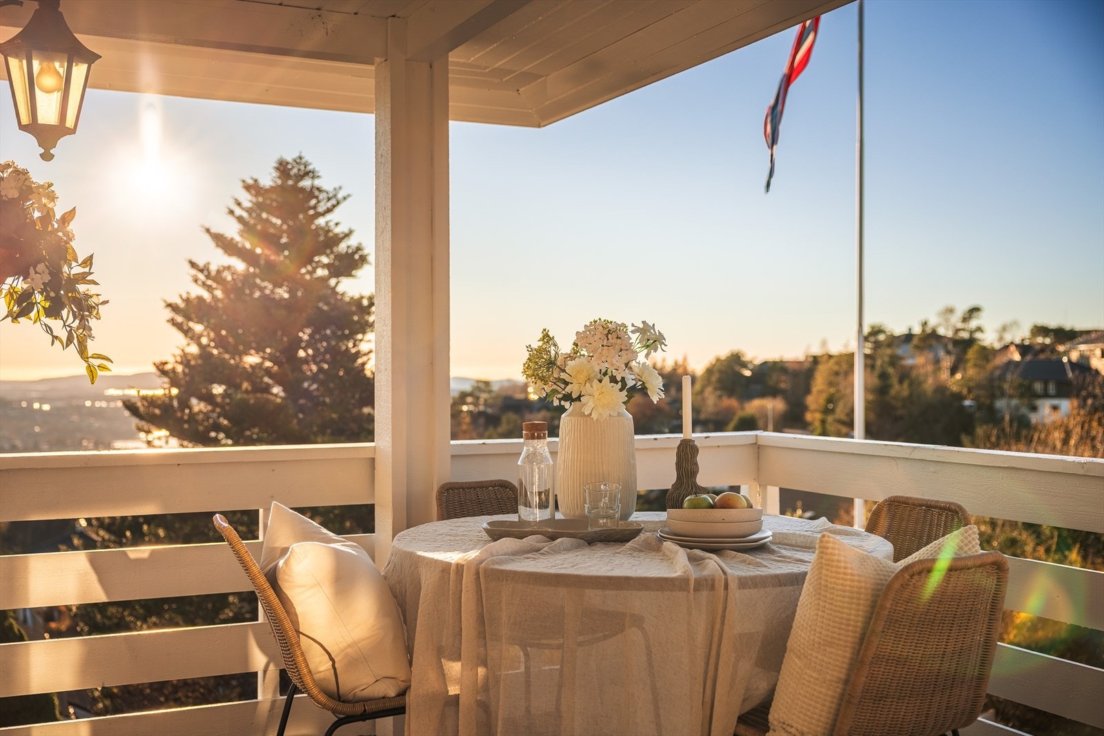 Flott beliggenhet i naturskjønne omgivelser, ideell for å nyte late sommerdager eller en god bok Galleribilde