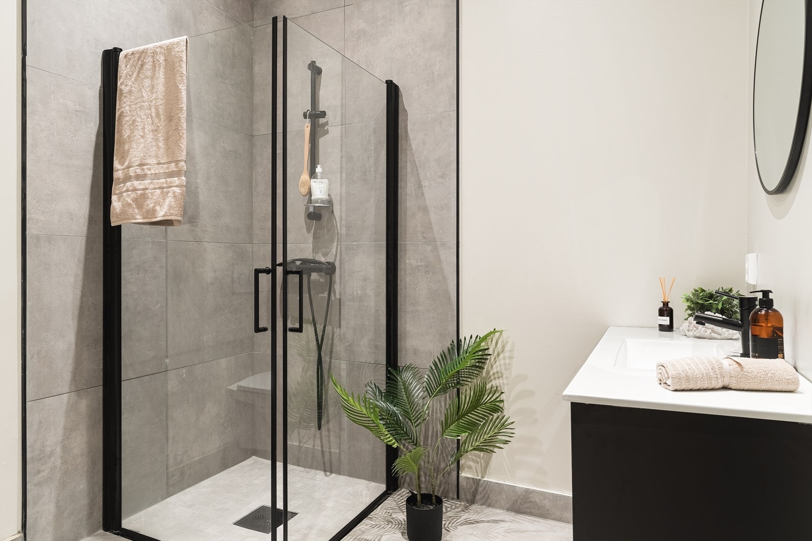 Et bad måler 5,9m² og et bad er på 6,3m². Galleribilde