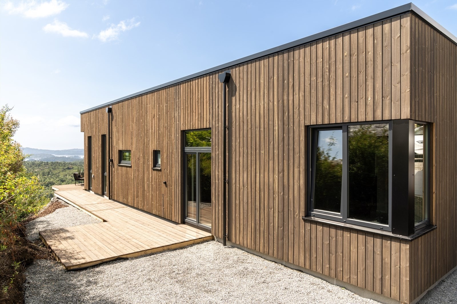 Moderne enebolig med praktisk planløsning på ett plan. Galleribilde