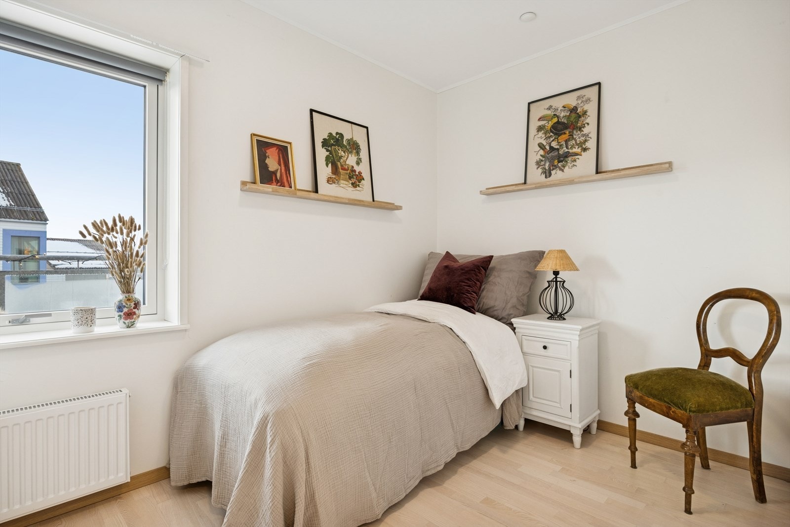 Det tredje soverommet er på 7,3 m² og er i lyse farger. Galleribilde