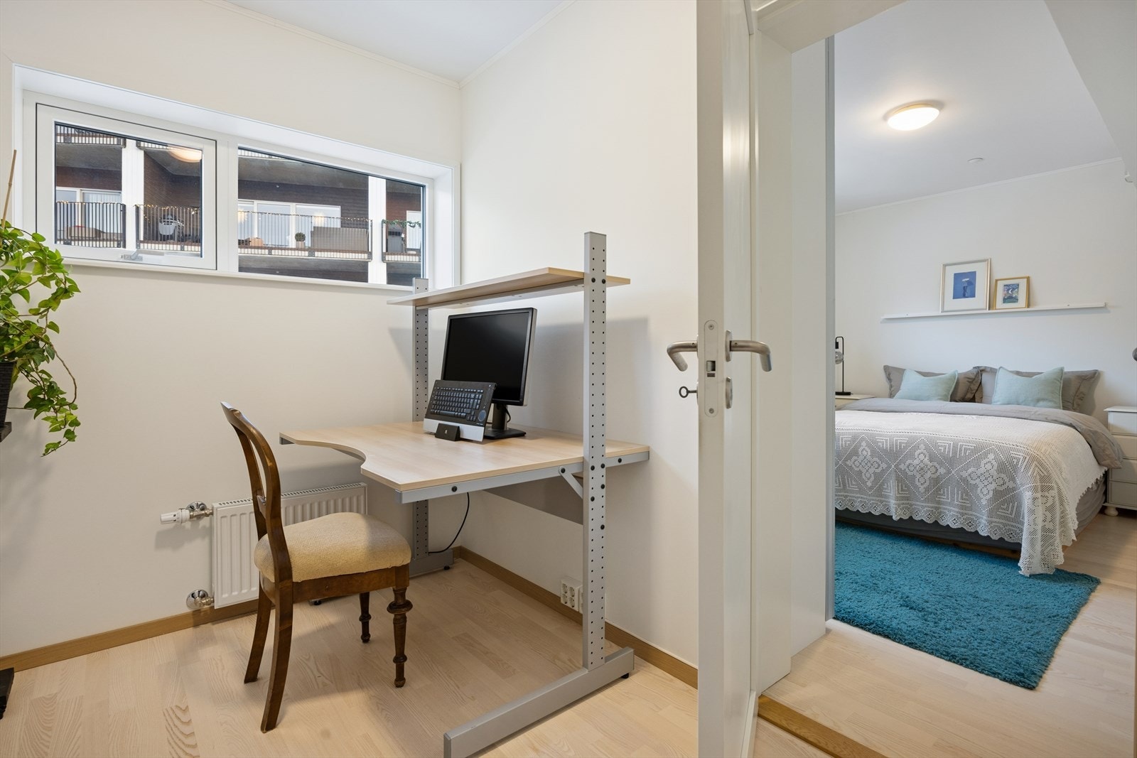 Garderoberommet er utmerket som hjemmekontor! Galleribilde