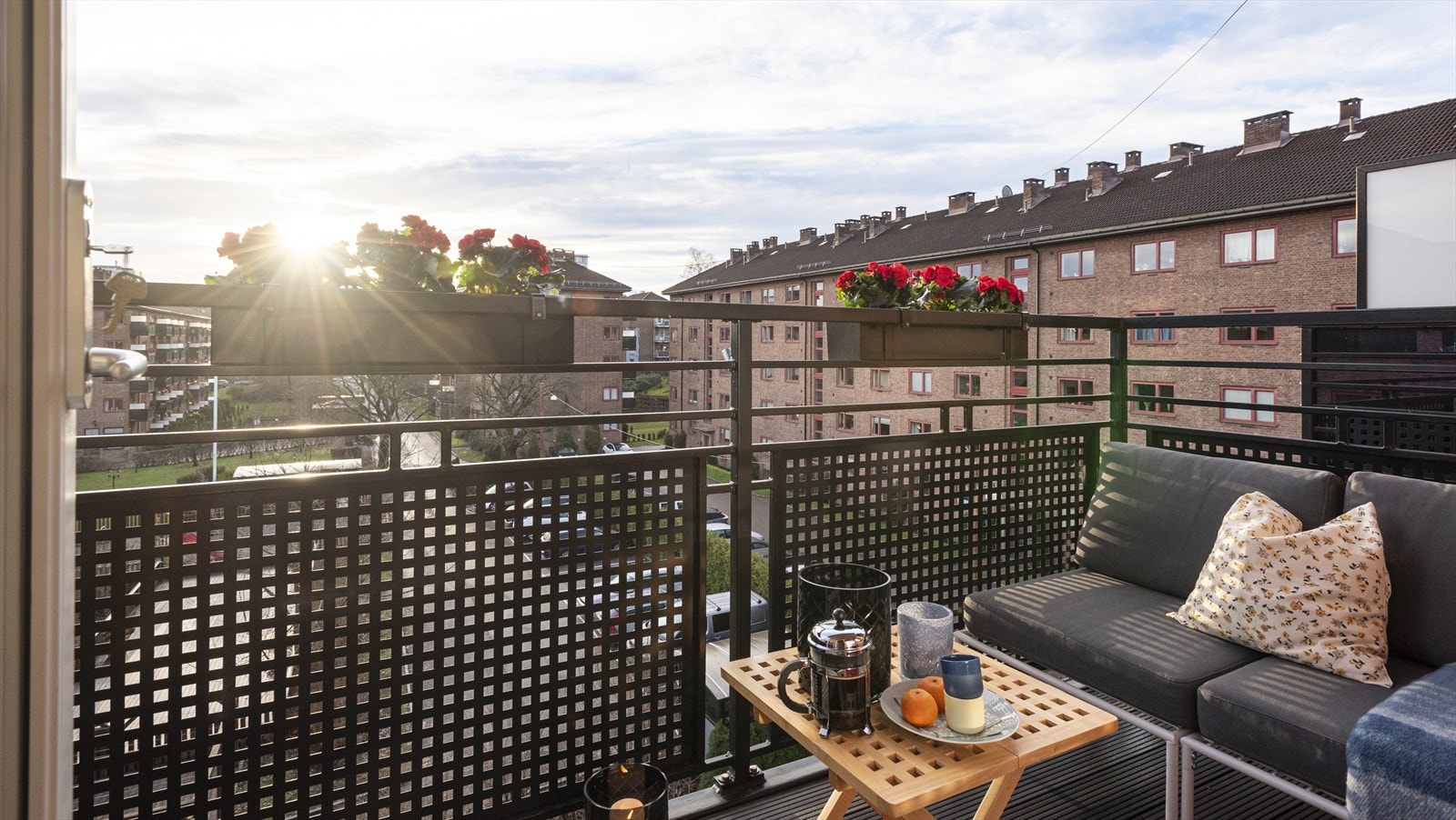 En meget innbydende og koselig 2-roms leilighet, beliggende i byggets 4. etasje. Galleribilde