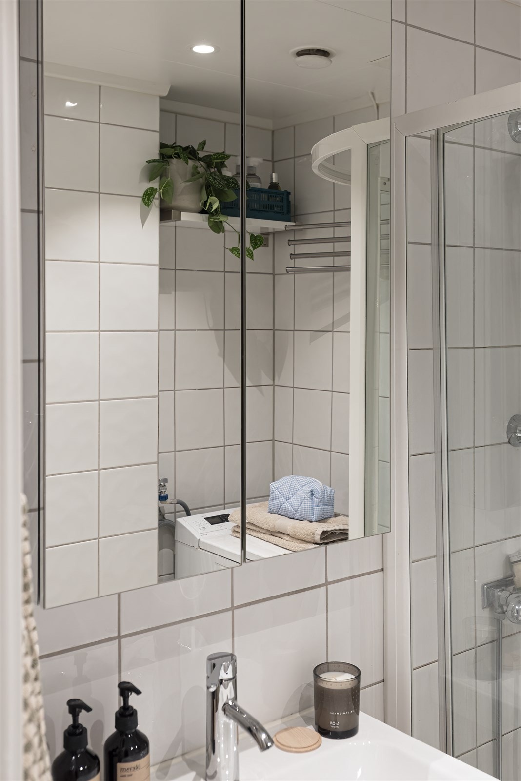 Det er flislagte gulv og veggflater. Galleribilde