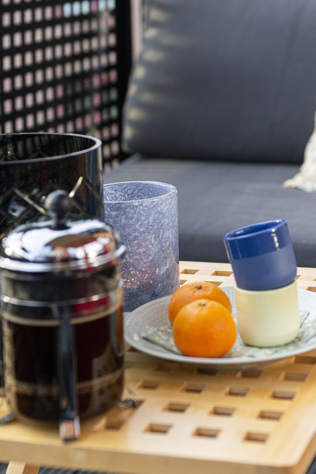 Fra stuen er det utgang til en sydvendt balkong med gode solforhold (ca. kl. 10-19 sommerstid) og hyggelig utsyn. Ny balkong 2015. Galleribilde