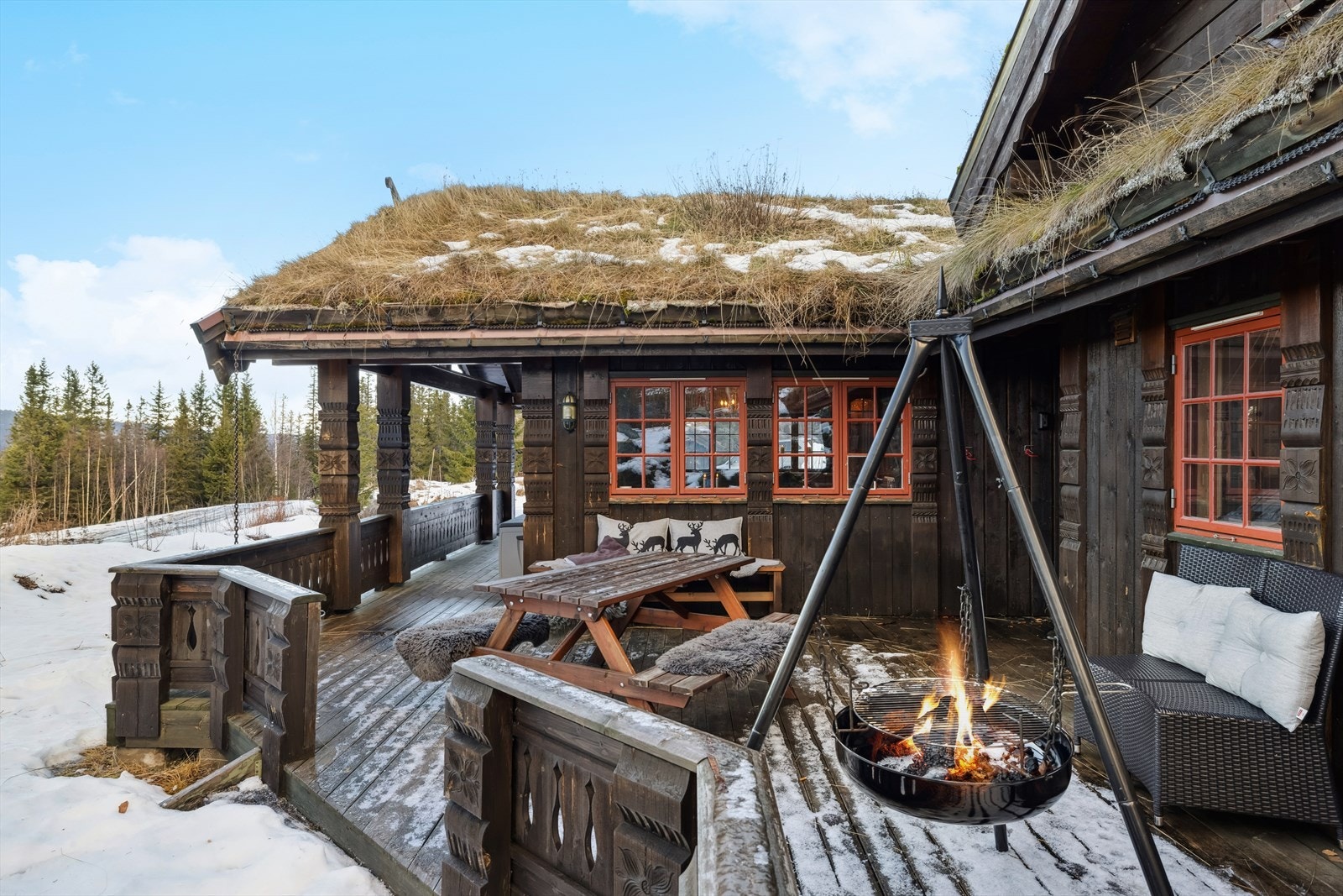 Stor terrasse på 30 kvm innbyr til sosial samvær ute. Galleribilde