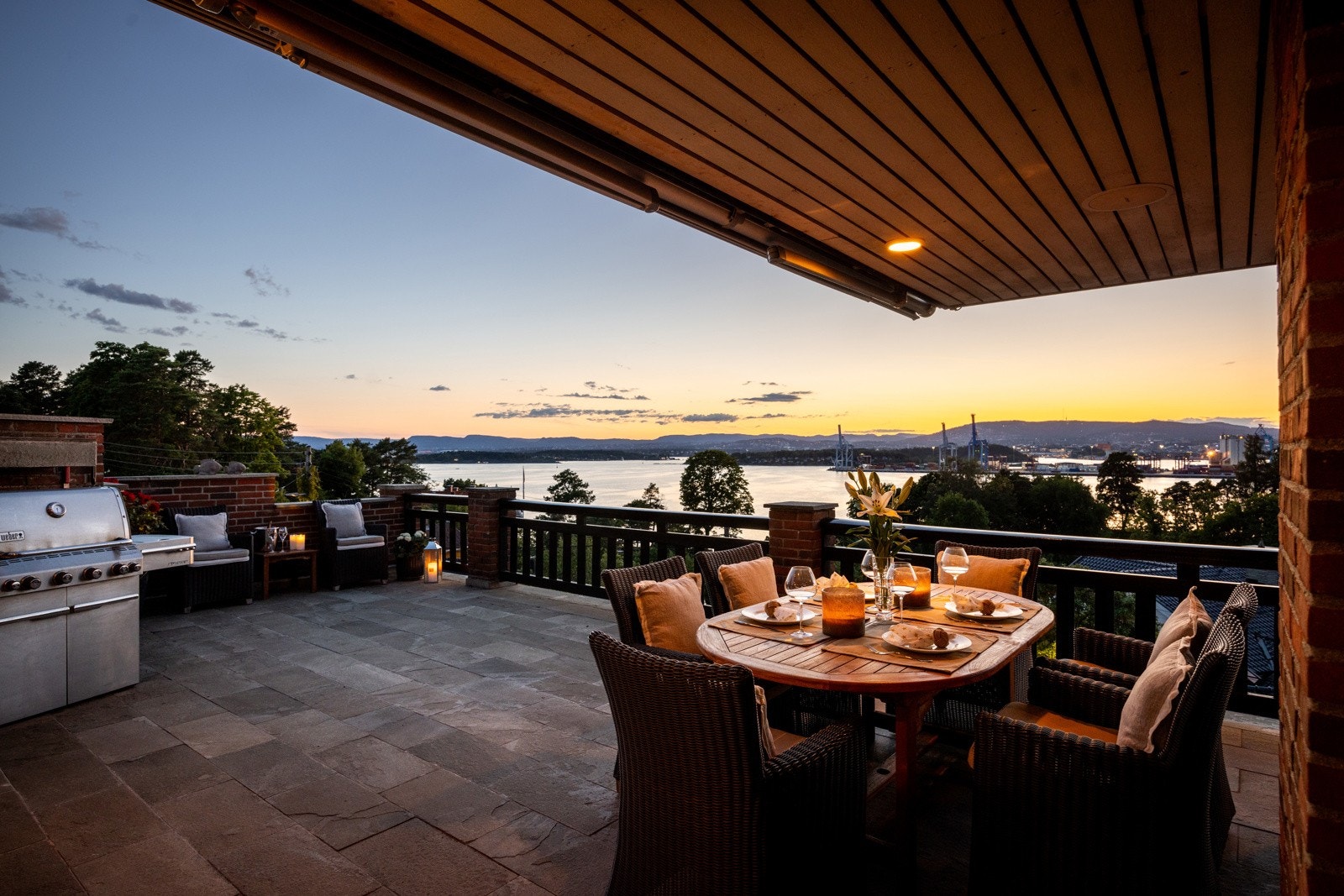 En flott arkitekttegnet enebolig beliggende i et etablert og barnevennlig boligområde i blindvei på Ormøya. Galleribilde