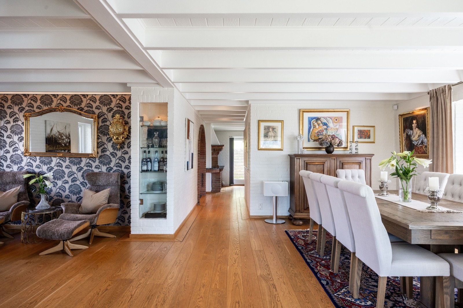 Fra stuen er det videre adkomst til kjøkkenet. Galleribilde