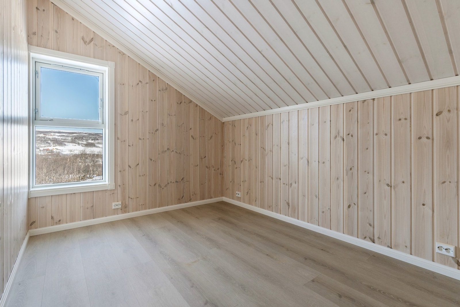 Det er rikelig med plass til å innrede med soveromsmøblement på alle rom. Galleribilde