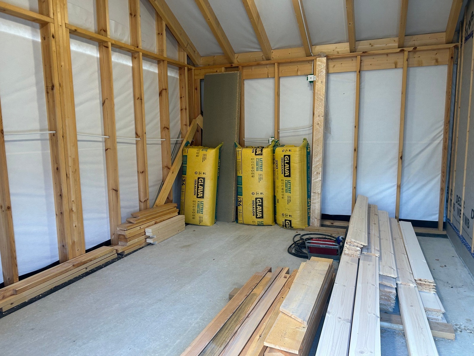 Innside garasje/carport. Galleribilde