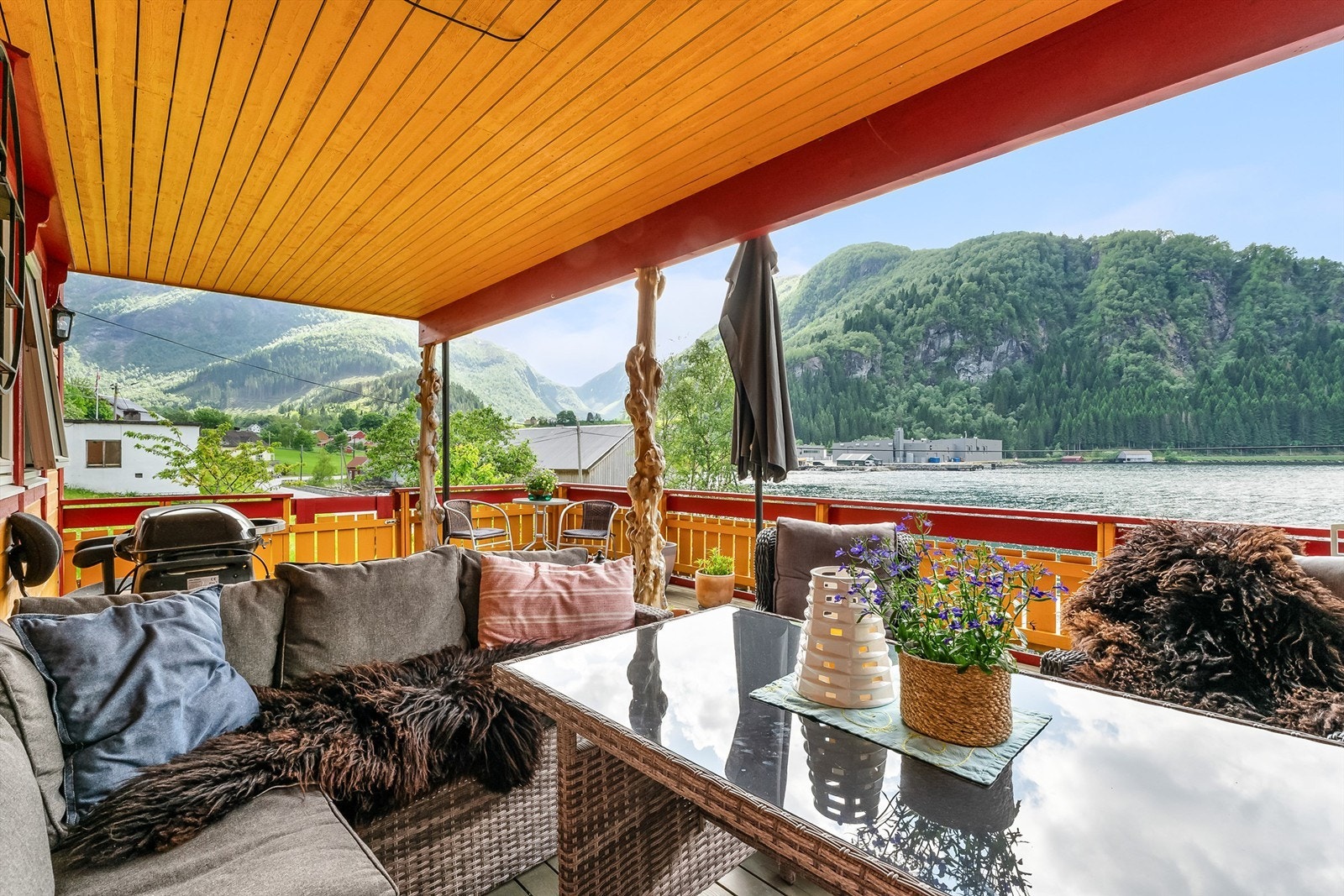 Her er plass til både sittegruppe og grill. Galleribilde