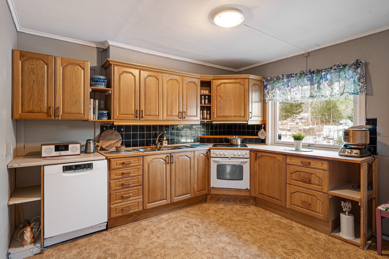 Kjøkken i hovedetasje ca. 10 kvadratmeter Galleribilde