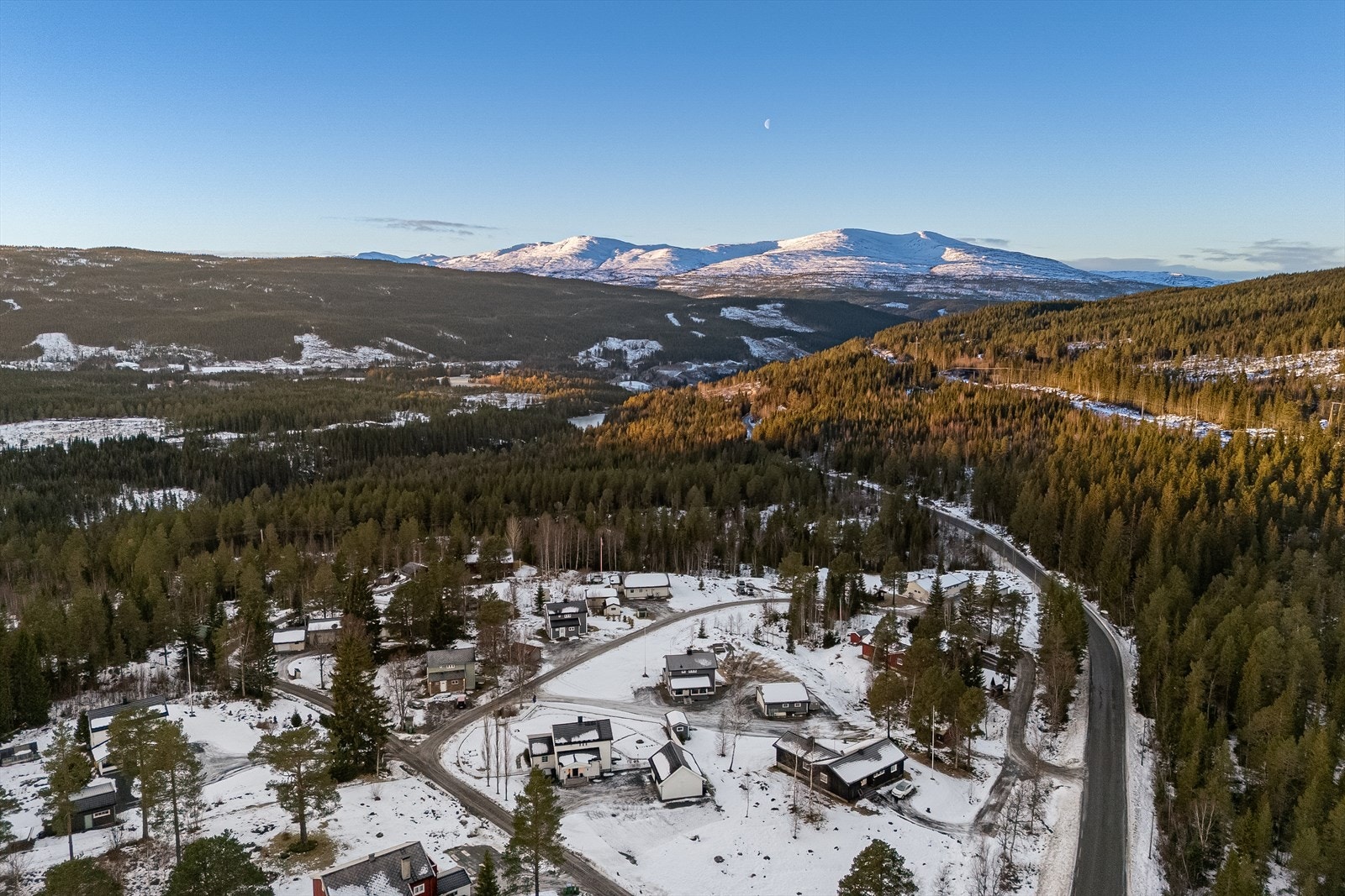 Meråker er et eldorado for de som liker langrennsski og alpint og oppkjørte skiløyper finnes ikke langt unna Galleribilde