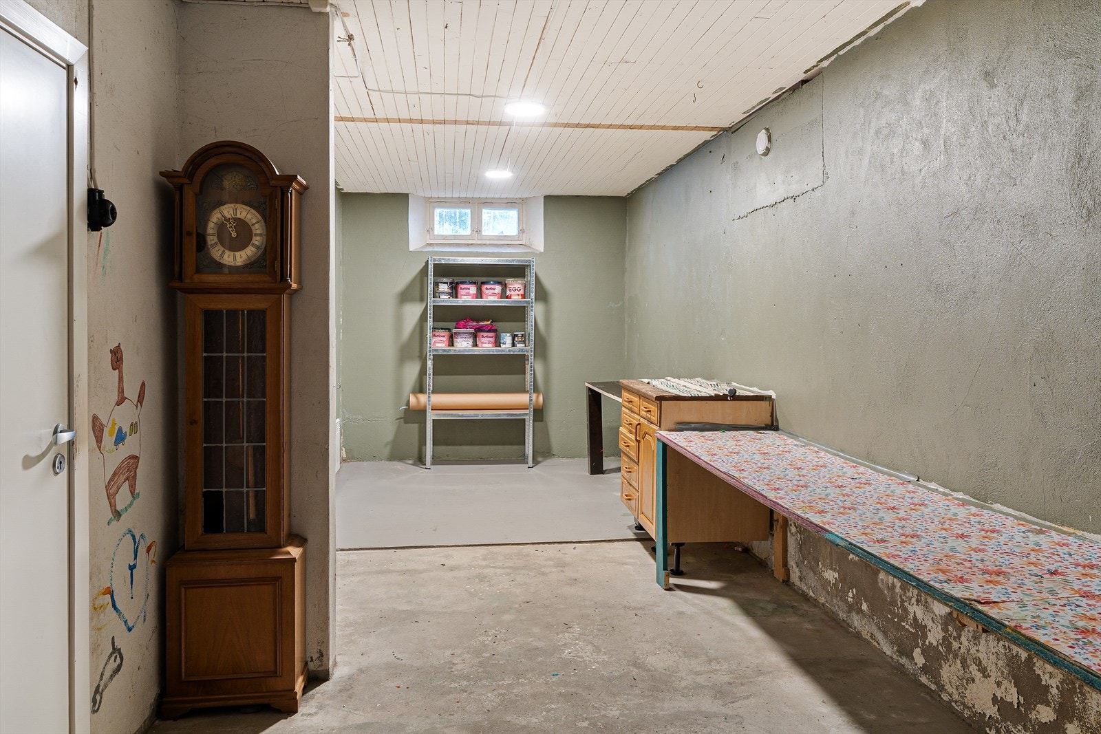 I kjelleren har man god takhøyde og store åpne rom Galleribilde