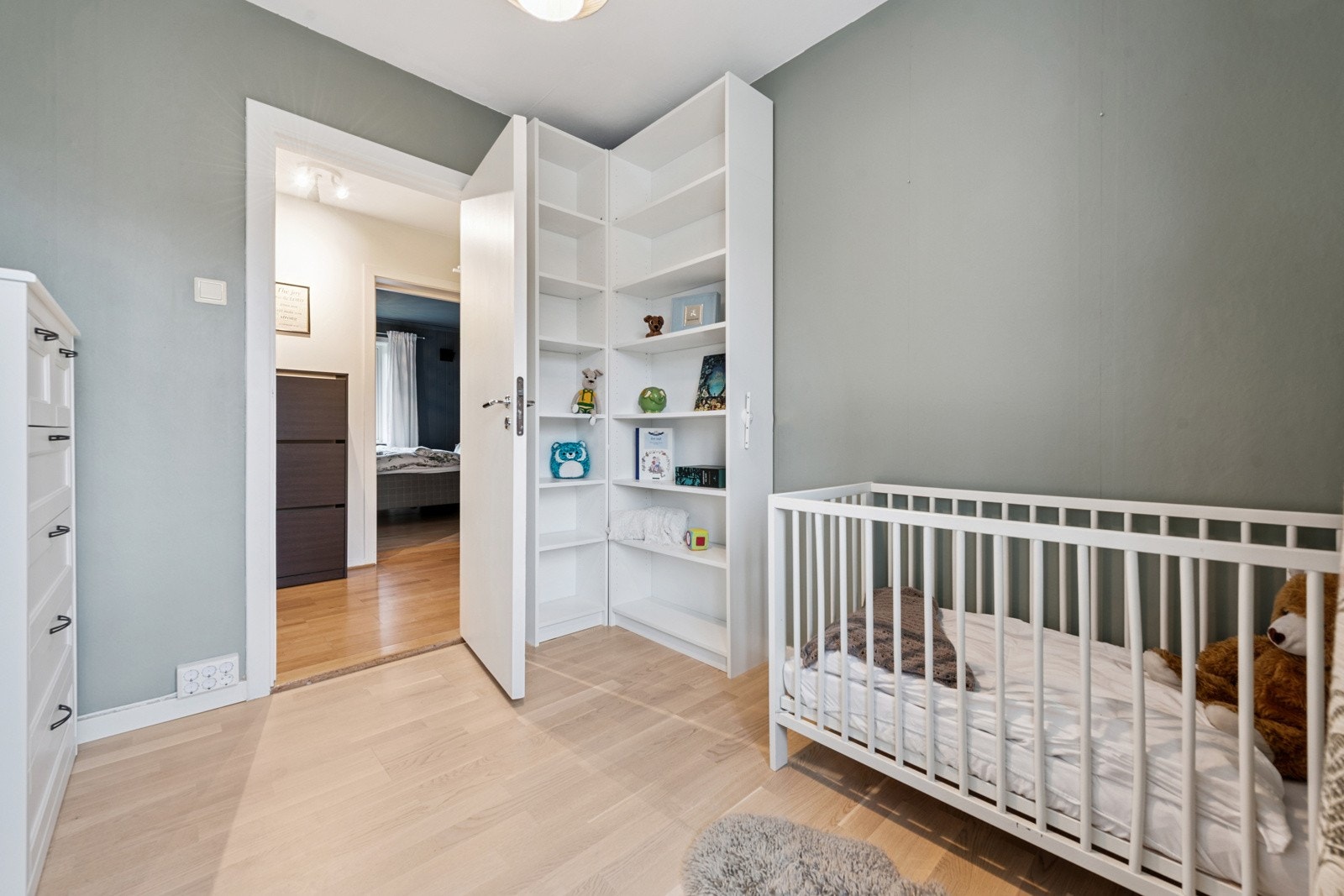 Soverom 2 har også god plass for garderobe. Galleribilde