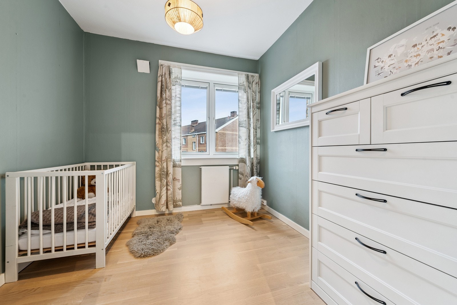 Soverom 2, i dag et koselig barnerom, kan nyttes som gjesterom eller kontor alt etter behov. Galleribilde