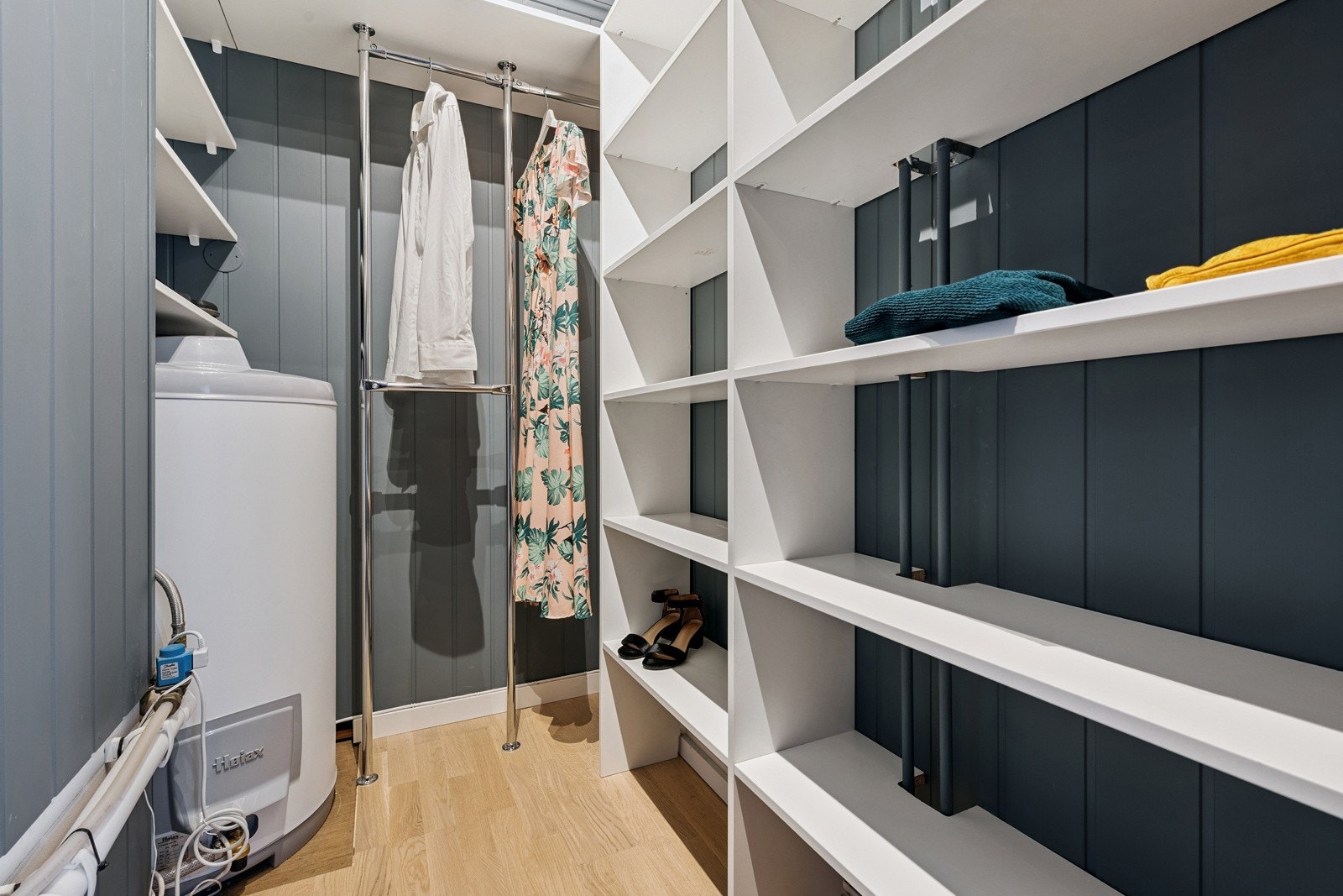 Eget walk-in rom fra hovedsoverom. Ny varmtvanns bereder i 2021. Galleribilde