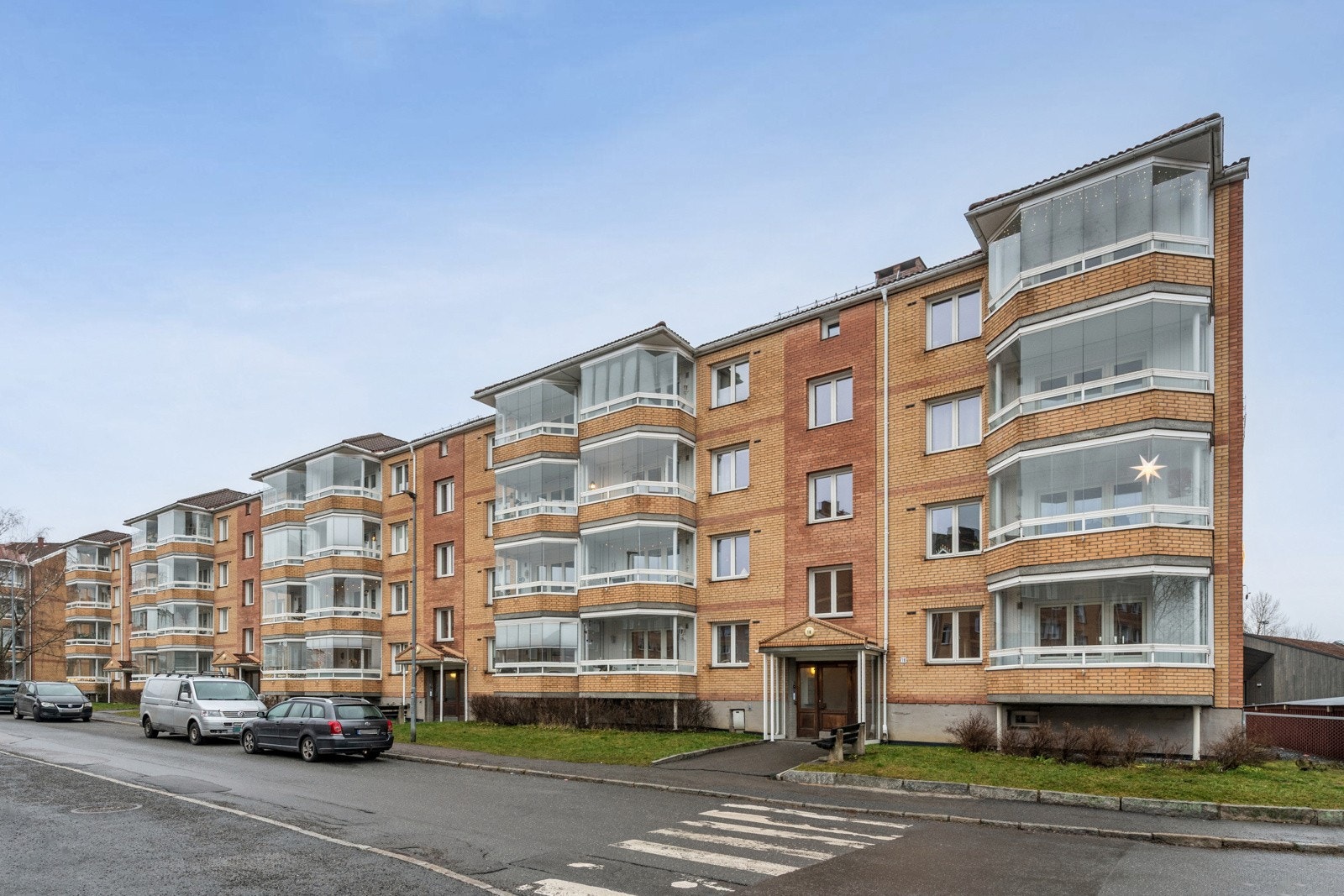 Populære Engsletta med en ryddig og god økonomi. Bygningsmassen er godt vedlikeholdt og uteområdene holdes i orden av flinke vaktmestere. Galleribilde