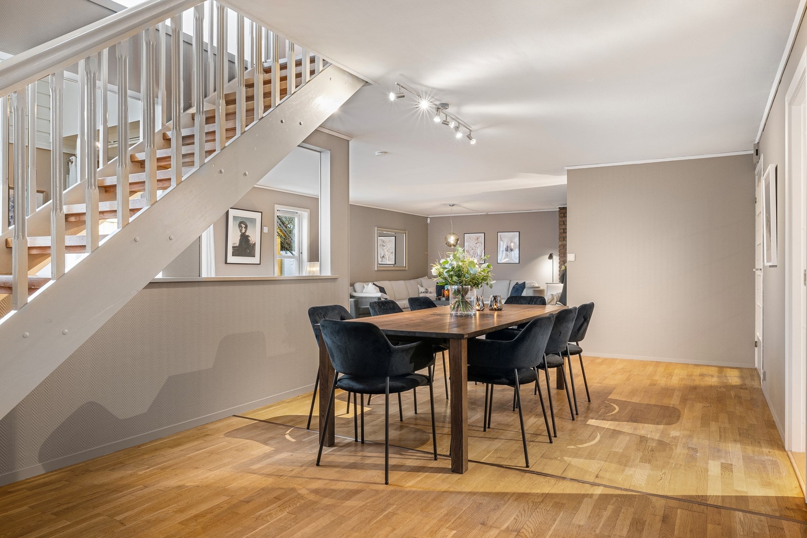 Spisestue. Galleribilde