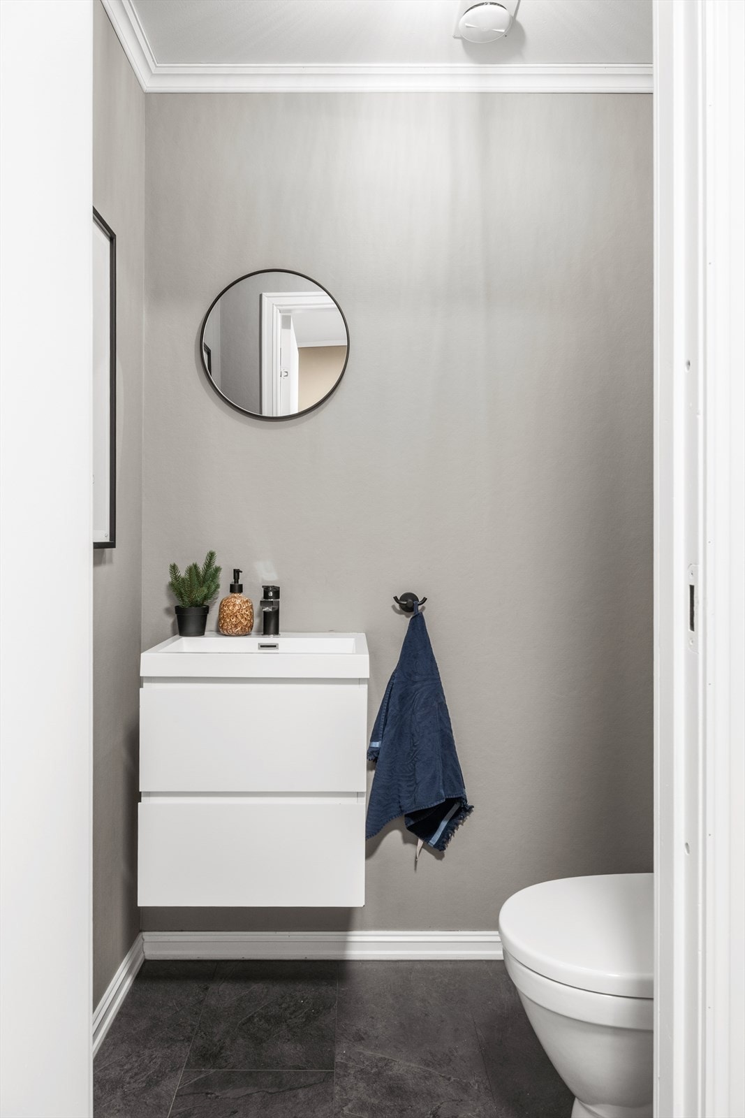 Gjestetoalett. Galleribilde