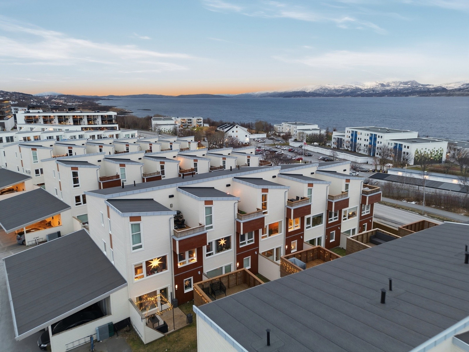 Eiendommen har en sentral plassering i et område som byr på en kombinasjon av nærhet til natur og bymessige fasiliteter Galleribilde