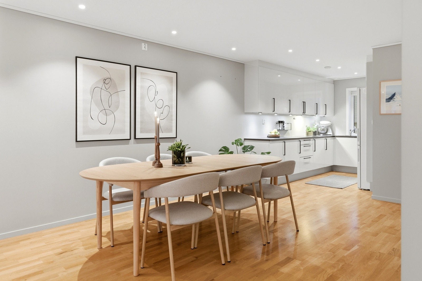 Her er det god plass for en spisegruppe Galleribilde