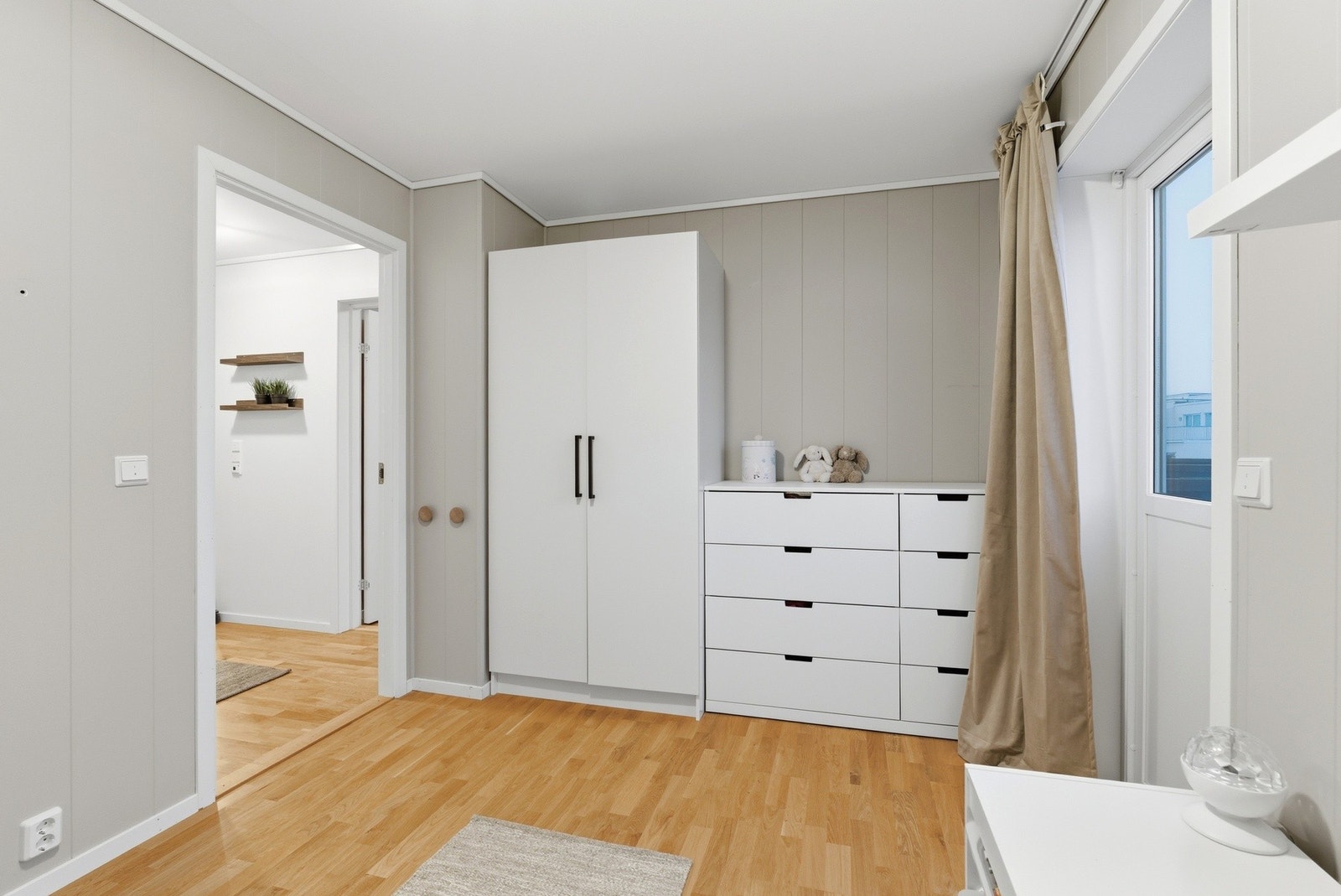 Rommet egner seg både som hovedsoverom, gjesterom eller barnerom Galleribilde