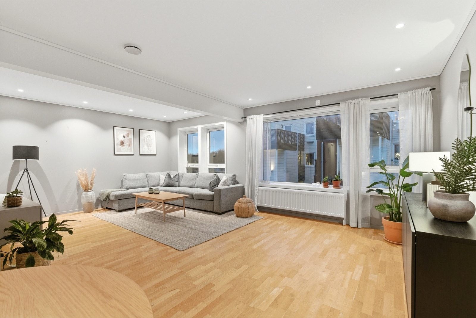 Hoveddelen av stuen er av fin størrelse Galleribilde