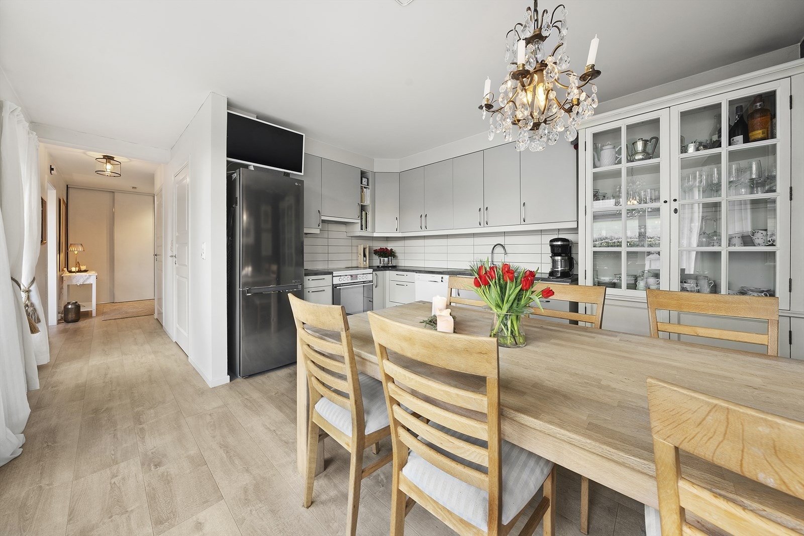 Det er god plass til spisebord Galleribilde