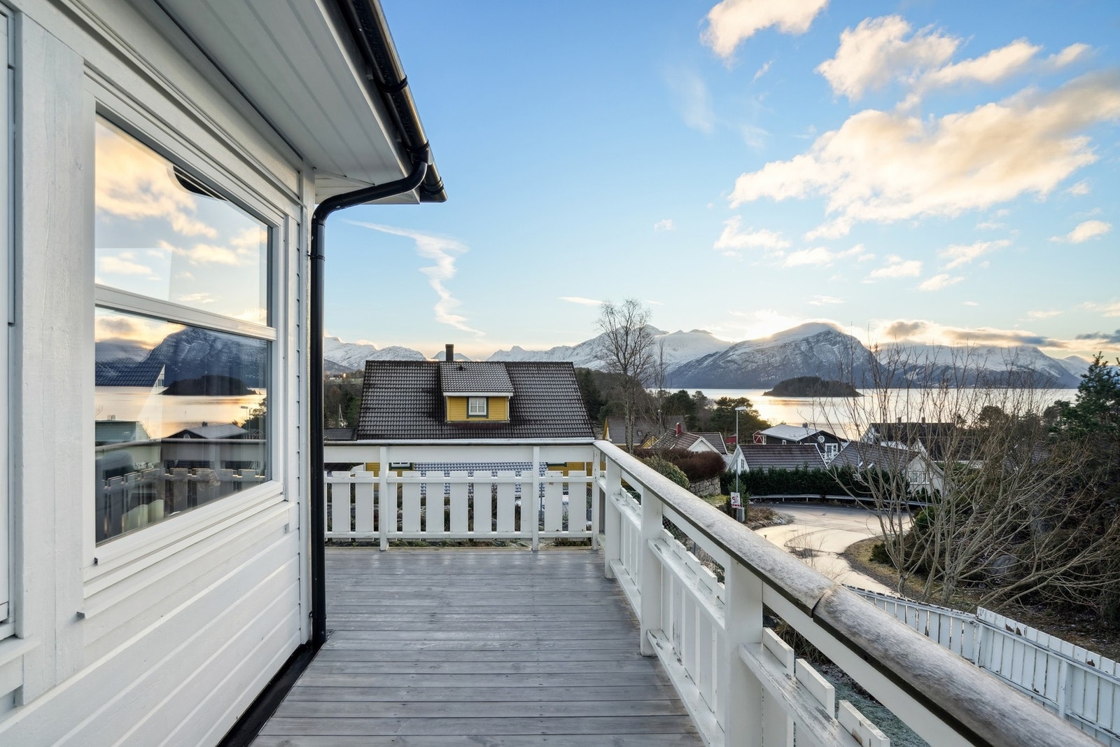 Høyt og fritt - veranda med nydelig utsyn. Galleribilde