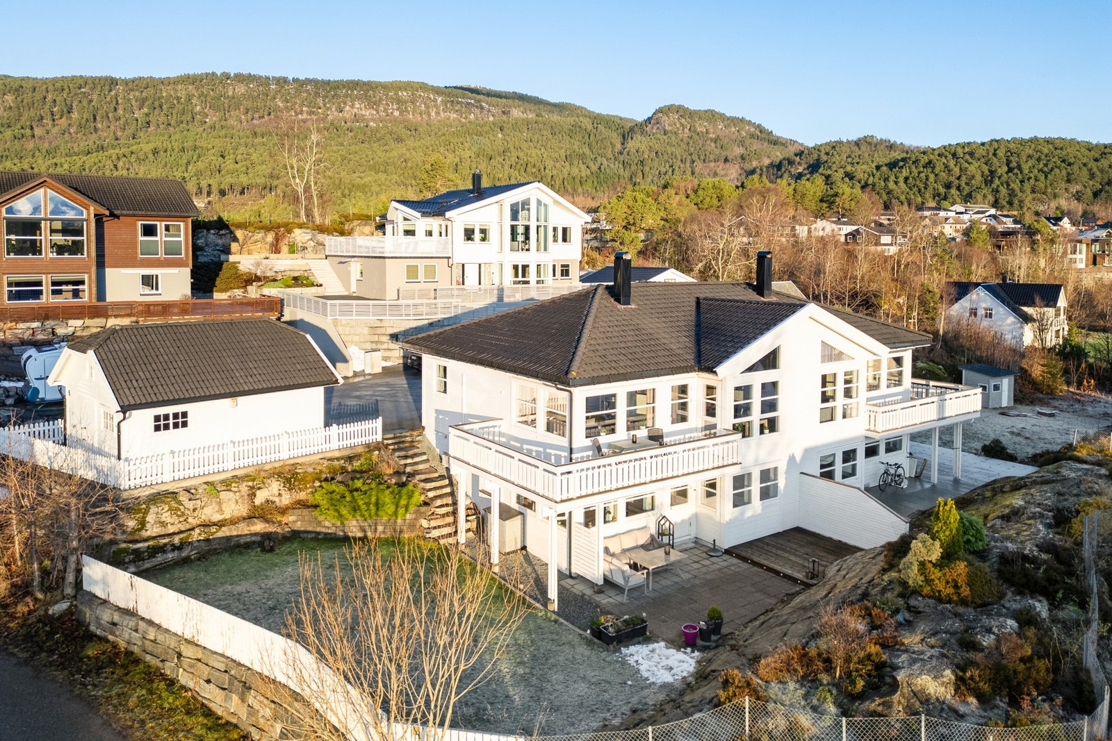 Ramsvika er et svært populært og barnevennlig område med kort vei til skoler, barnehager, butikker og flotte turmuligheter. Galleribilde