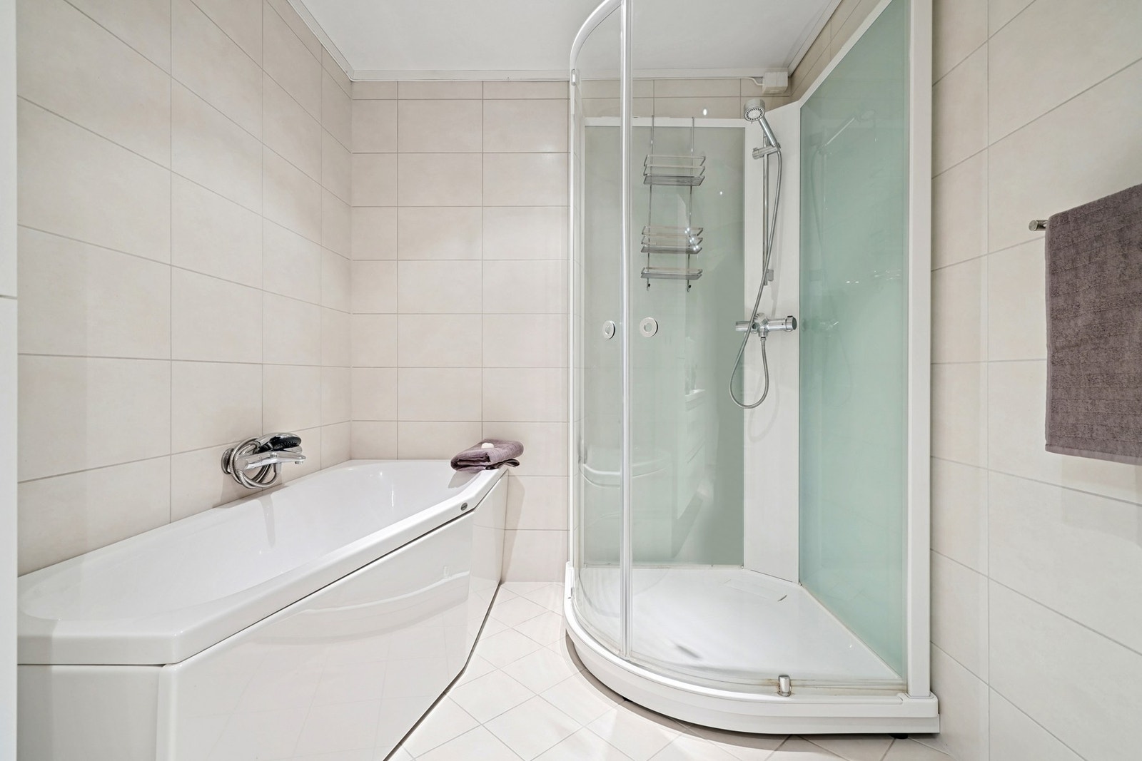 - badekar og dusjkabinett. Galleribilde