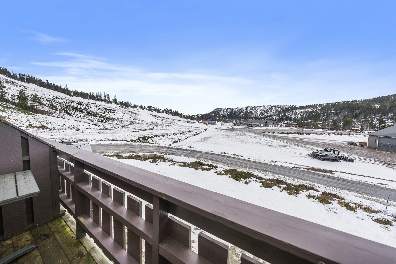 Umiddelbar nærhet til alpinbakke med ski in/out Galleribilde