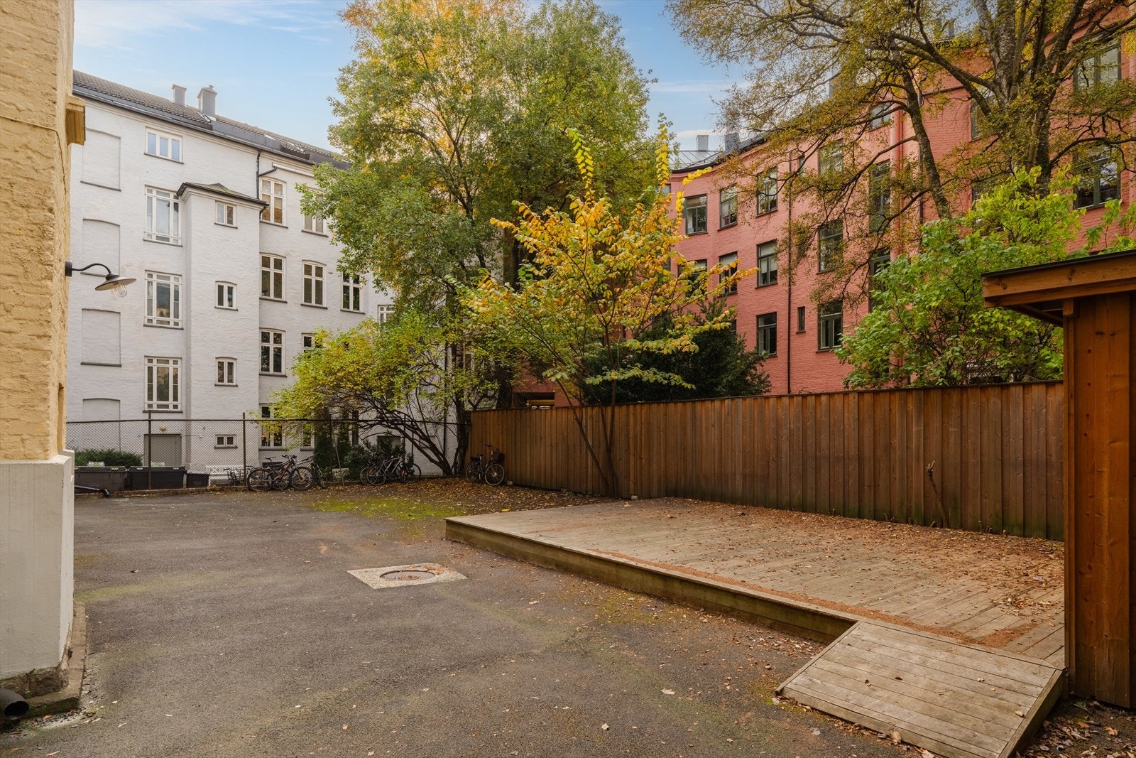 Indre gårdsrom. Galleribilde