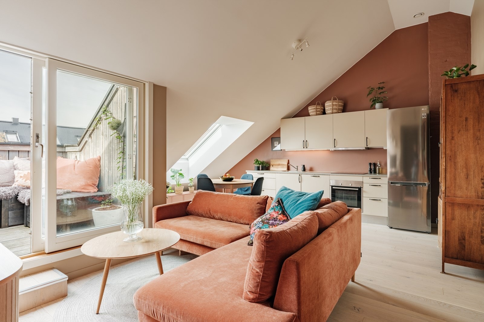 Leiligheten har gode kvaliteter som privat takterrasse, balansert ventilasjon og god standard. Galleribilde