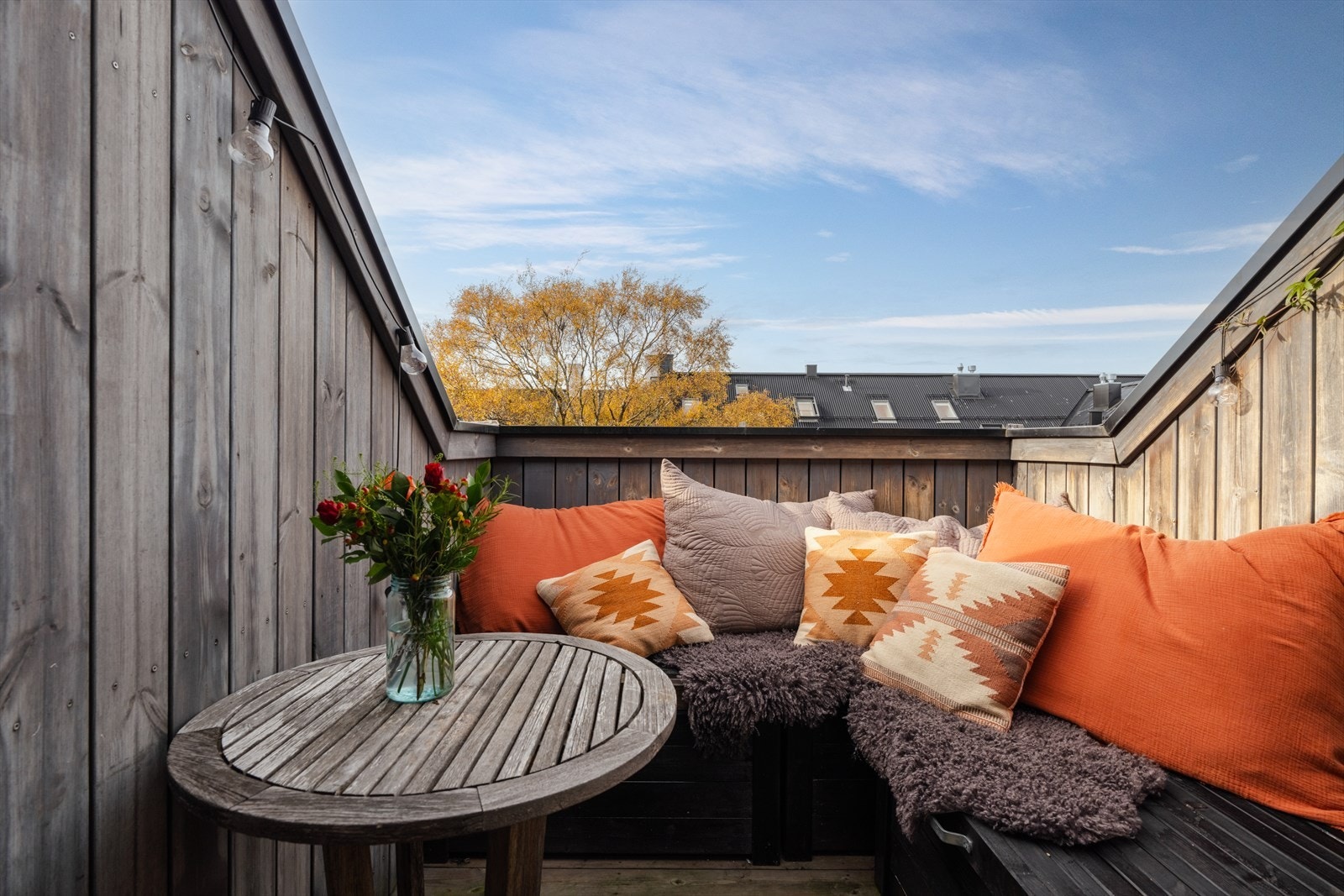 God plass til utemøbler og beplantning. Galleribilde