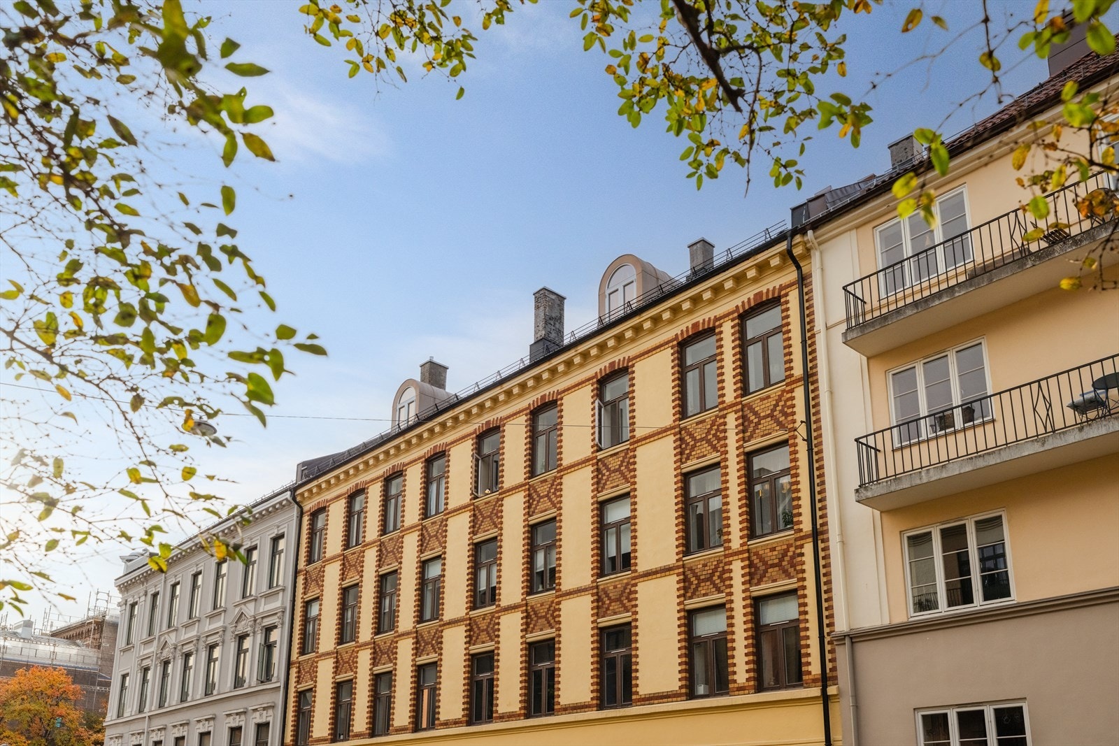 Legg merke til den fine fasaden til bygården. Galleribilde