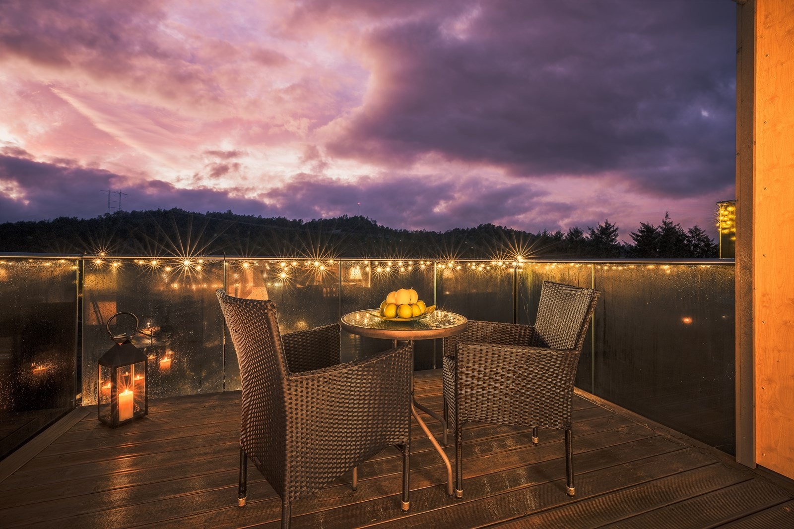 Nyt flotte solnedganger på denne elegante balkongen med Galleribilde