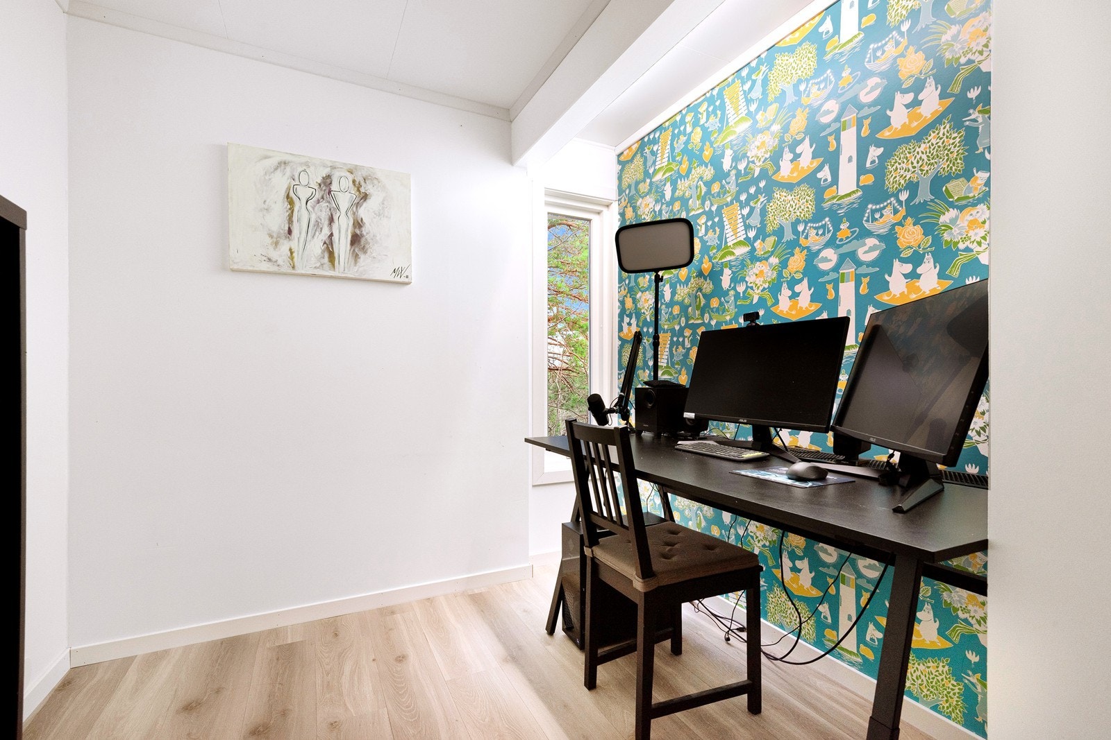 Tidligere eier satt inn et vindu som er blitt godkjent av borettslaget. Galleribilde