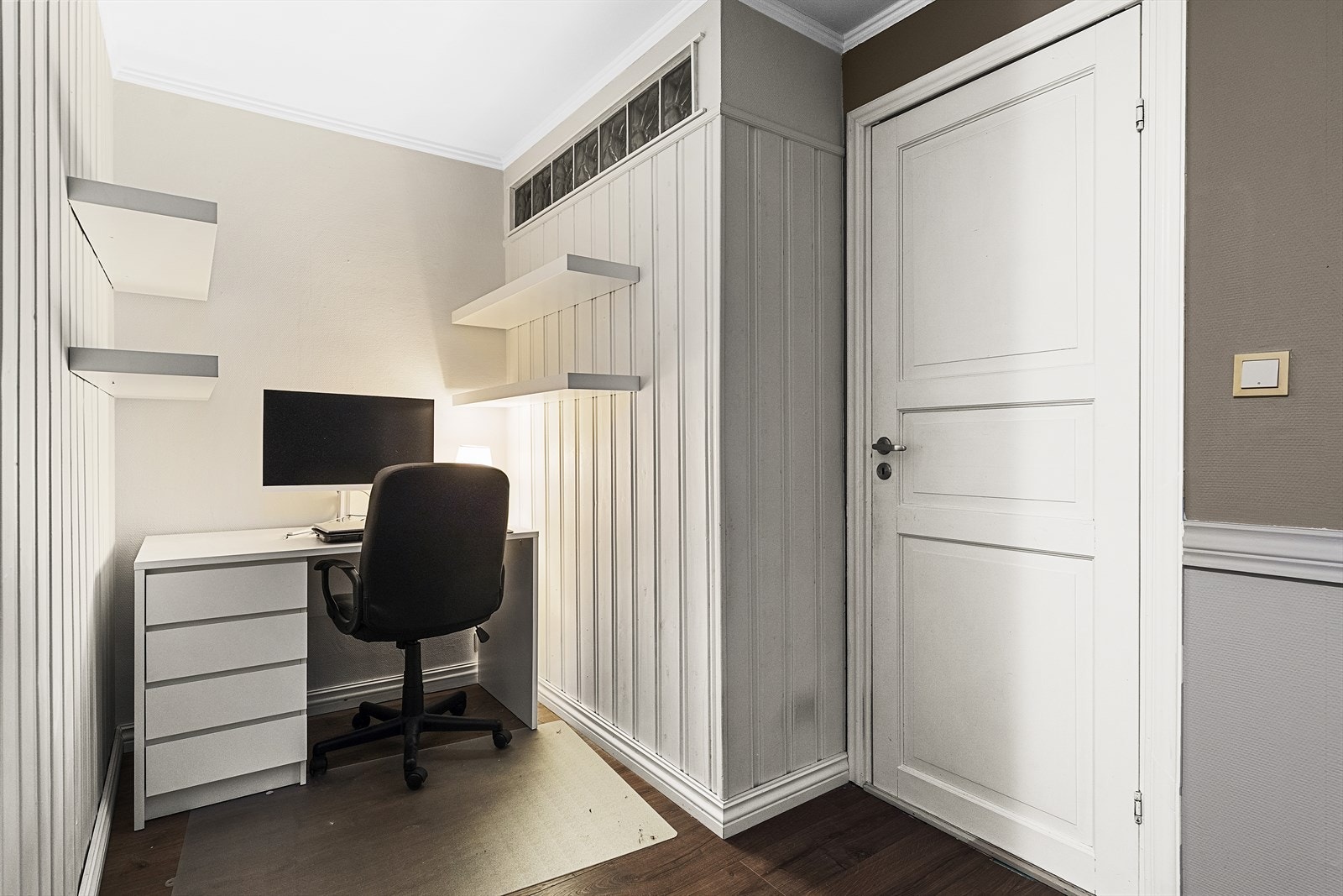 Her har du plass til kommode, pult eller annen møblering Galleribilde