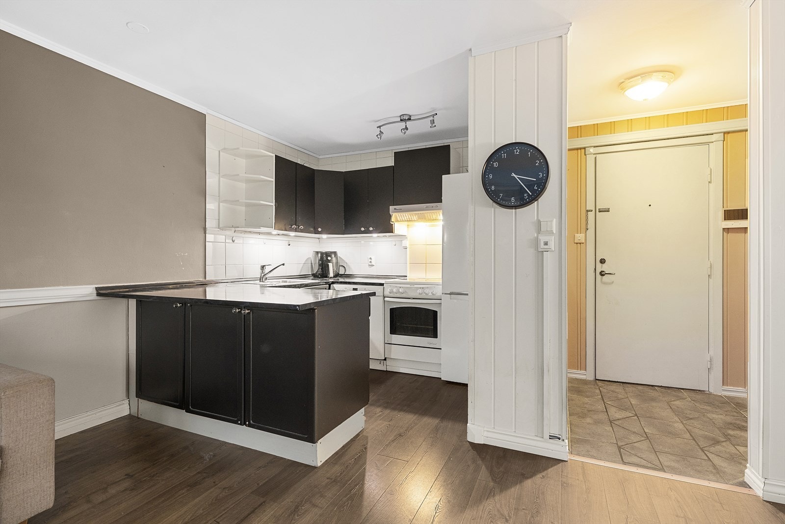 Det er bra med lagrings/oppbevaringsplass, samt arbeidsplass på kjøkkenet Galleribilde