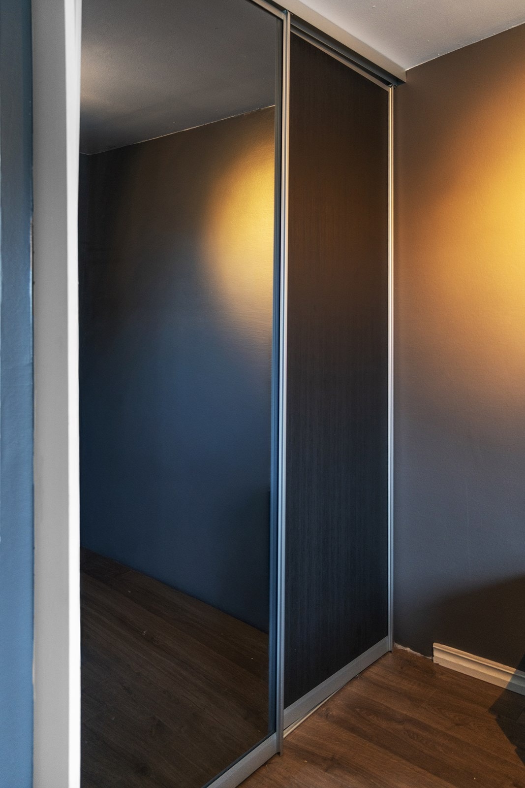 Her er det også et større garderobeskap Galleribilde