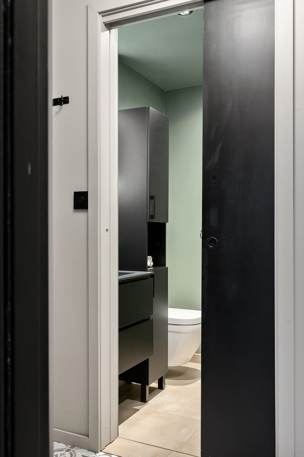 Adkomst til badet - praktisk og ryddig løsning Galleribilde