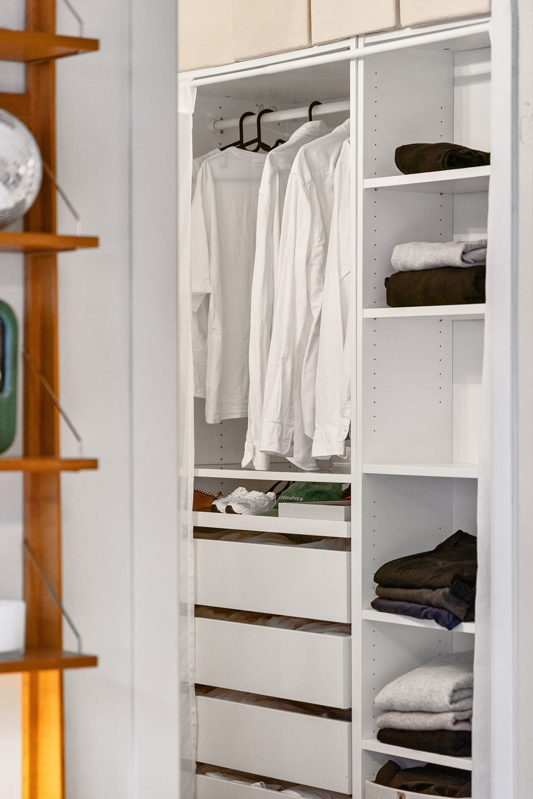 Smart oppbevaringsløsning - garderobe/hylleløsning for orden i hverdagen Galleribilde