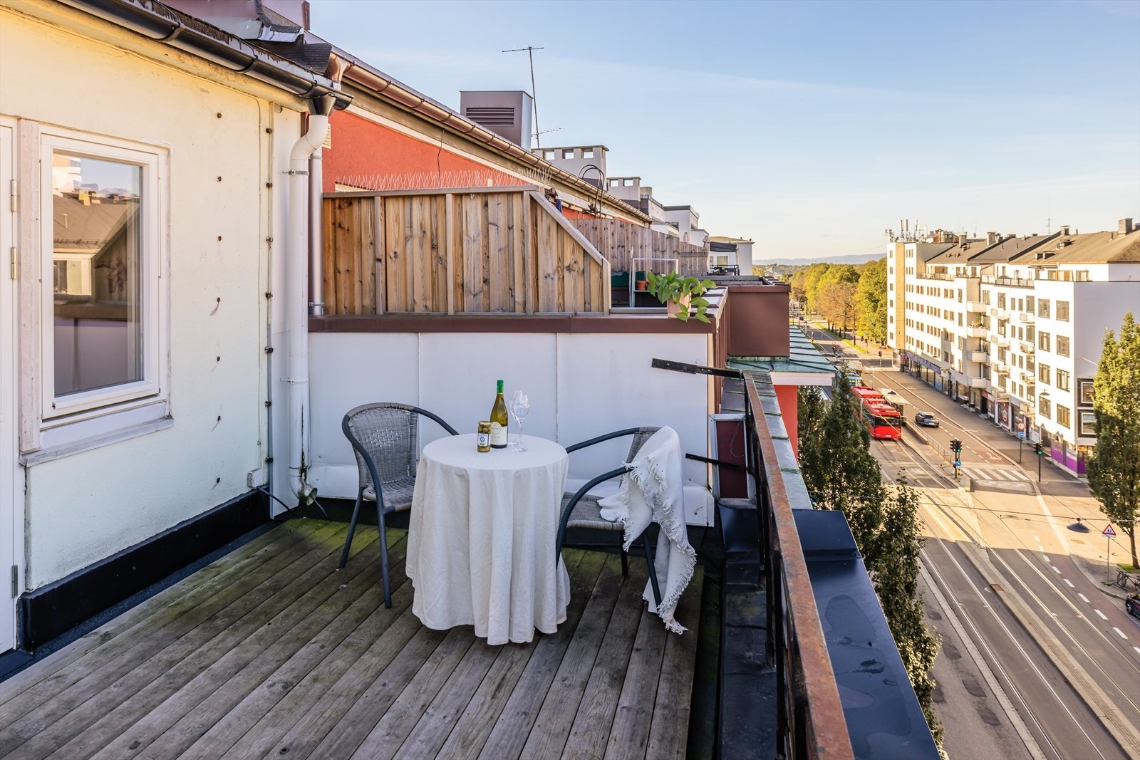 Solrik, felles takterrasse. Galleribilde