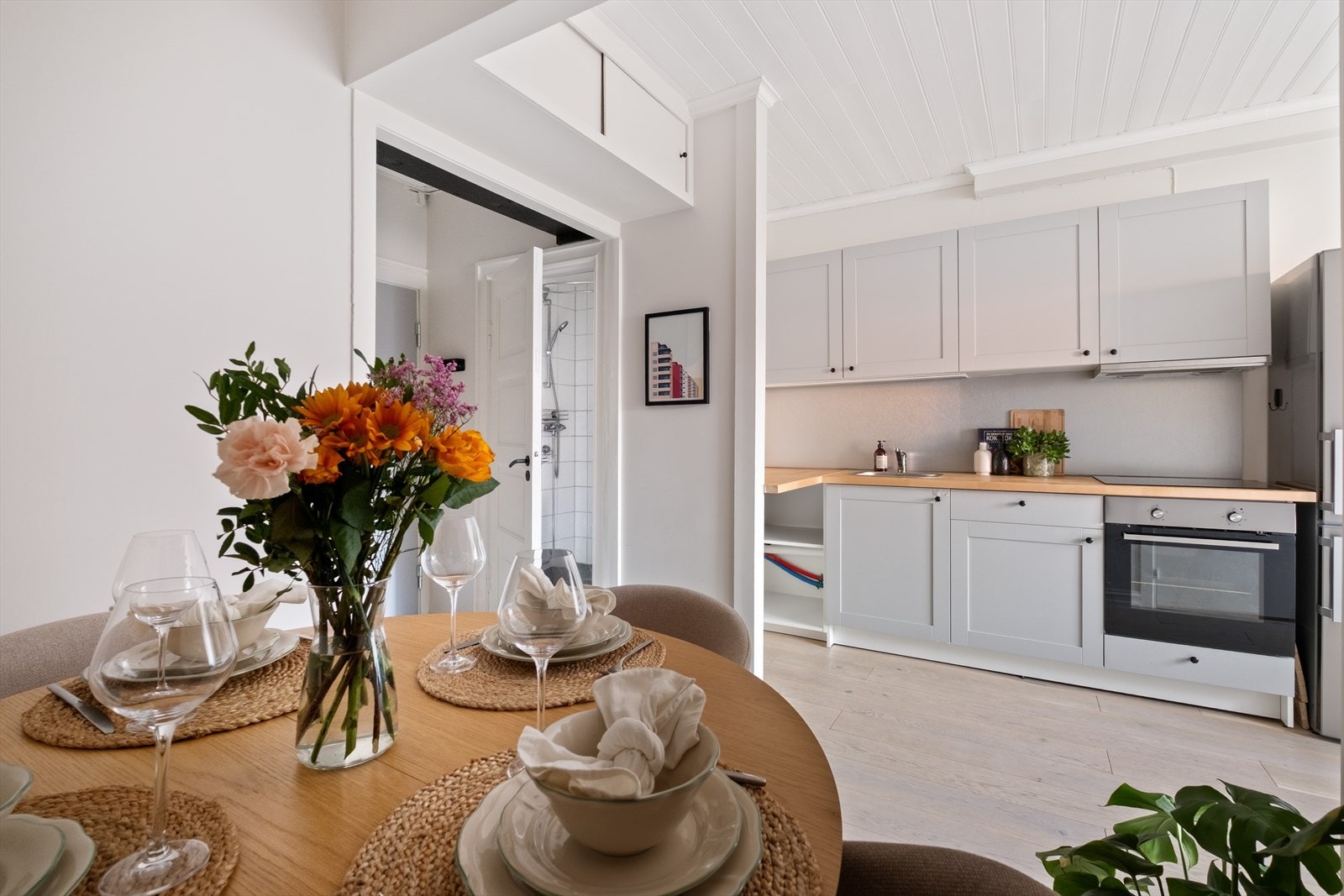 Varmtvann, fyring og internett er inkludert i felleskostnadene. Galleribilde